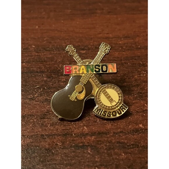 Branson Missouri Guitar Banjo Lapel Hat Pin - Picture 1 of 3